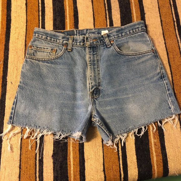 Vintage Levi's Jean Shorts 505 Denim Distressed 34 - Picture 1 of 5